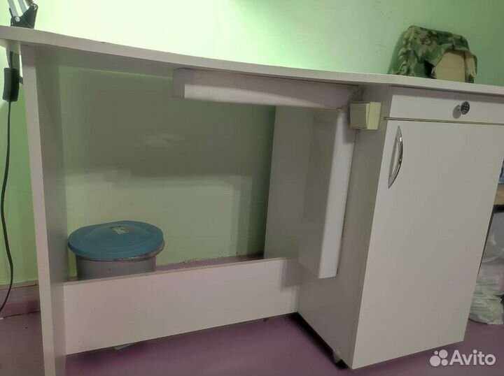 Стол маникюрный с вытяжкой