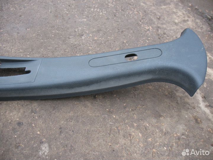 Обшивка на центральную стойку Renault Logan 1