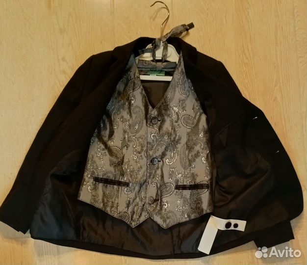 Брендовский пиджак с жилетом и бабочкой 116 см