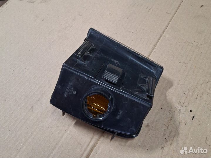 Указатель поворота правый Volkswagen Passat B3