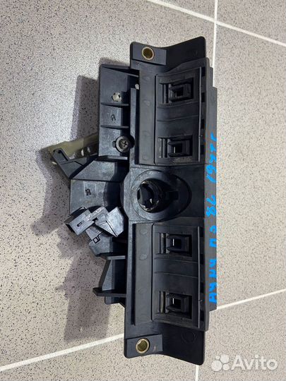 Замок крышки багажника Audi A3 1997 г