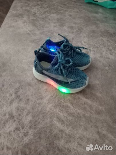 Кроссовки детские 22 размер