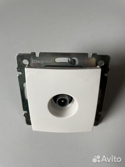 Тв-розетка встраиваемая Legrand Valena, цвет белый