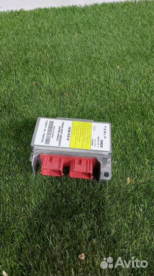 Блок управления подушками безопасности Tesla