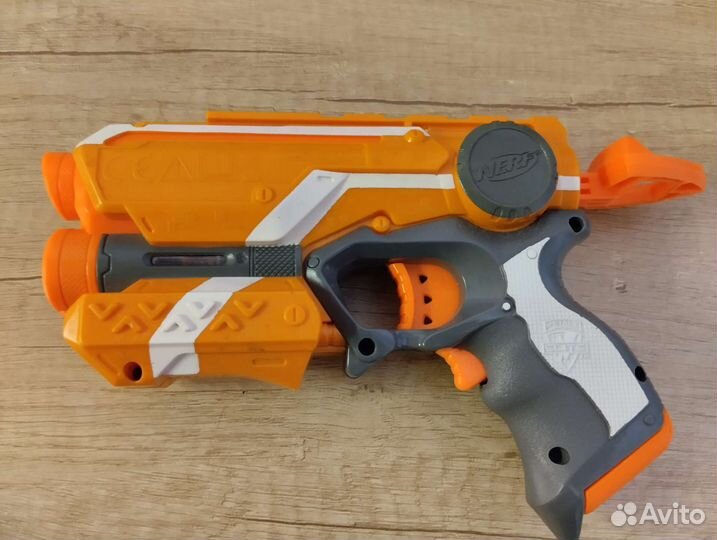 Nerf пистолет оранжевый, с лазером