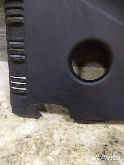 Крышка двигателя audi