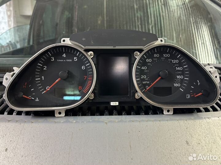 Панель приборов Audi Q7