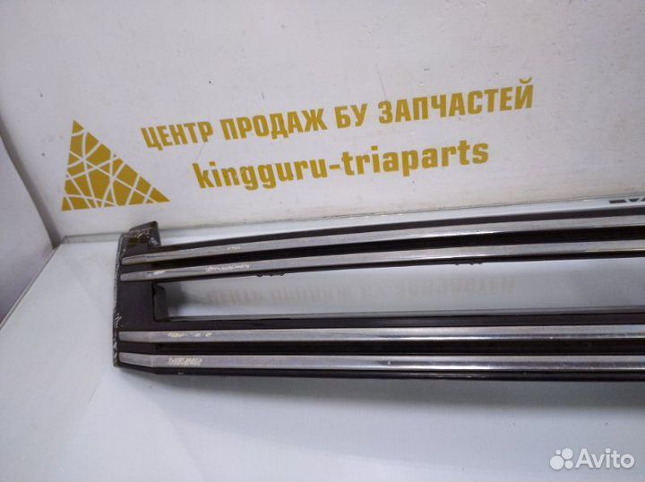 Молдинг решетки радиатора Volkswagen Tiguan 1 5N1