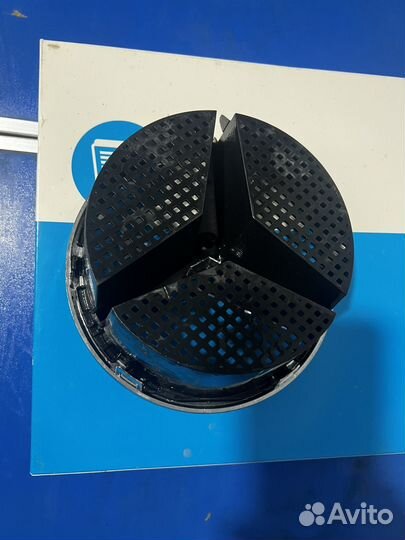 Знак передней решетки w204