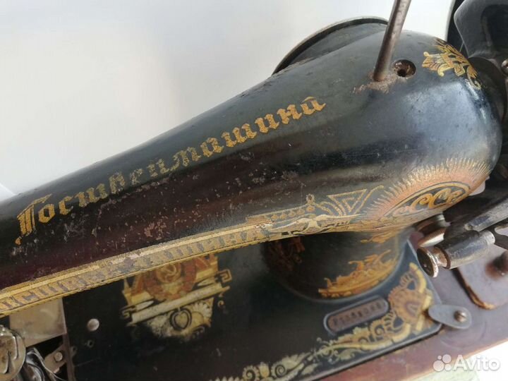 Швейная машина 