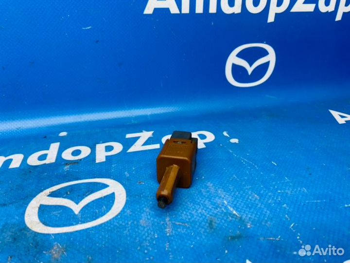 Выключатель стоп сигнал Nissan Qashqai J10 2.0