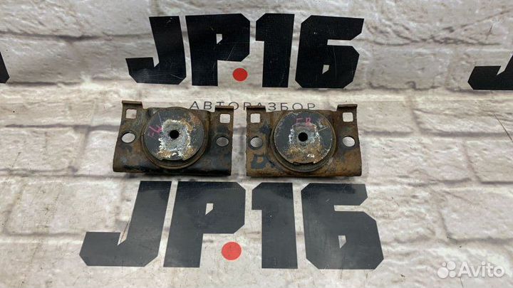 Подушка двигателя передняя правая Infiniti Qx56