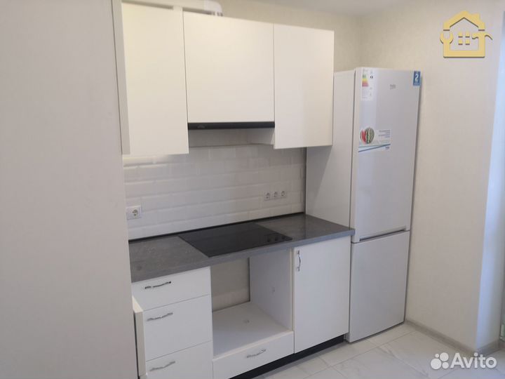 Кухня белая с подсветкой