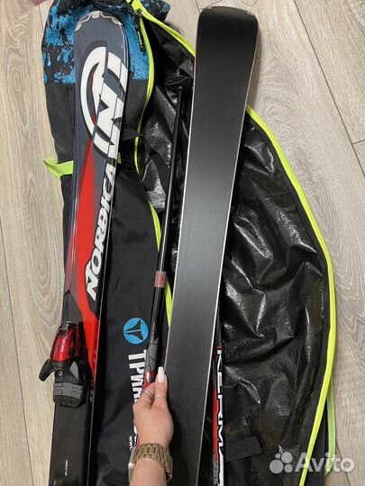 Горнолыжный комплект; горнолыжные ботинки