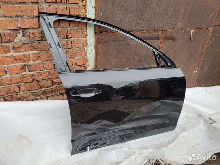 Skoda rapid дверь правая