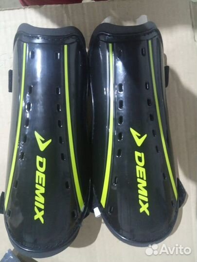 Продам щитки футбольные