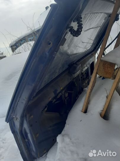 Задняя дверь Nissan Terrano 1