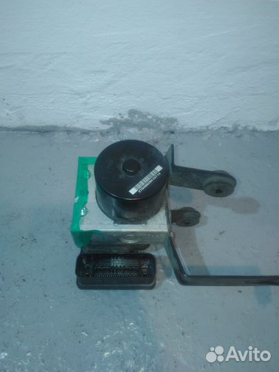 Блок ABS (насос) Ford Focus 3 bv612m110ac