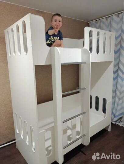 Кровать двухярусная детская новая в наличии