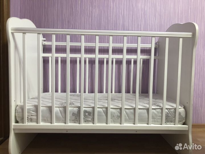 Детская кроватка с маятником и ящиком+матрас