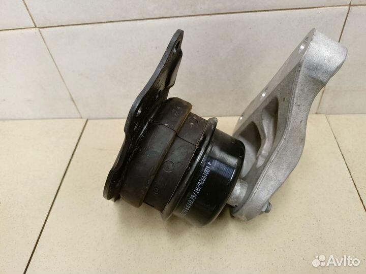 Опора двигателя правая A1 2010