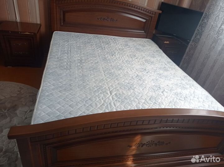 Спальный гарнитур