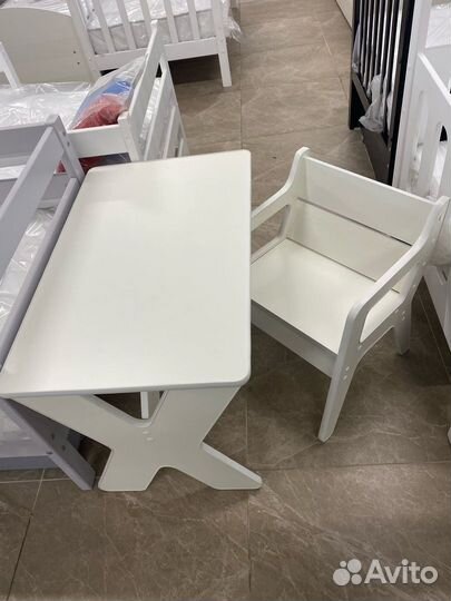 Детский письменный стол