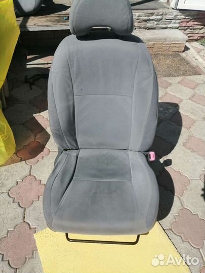 Сиденья prius nhw20, левый руль