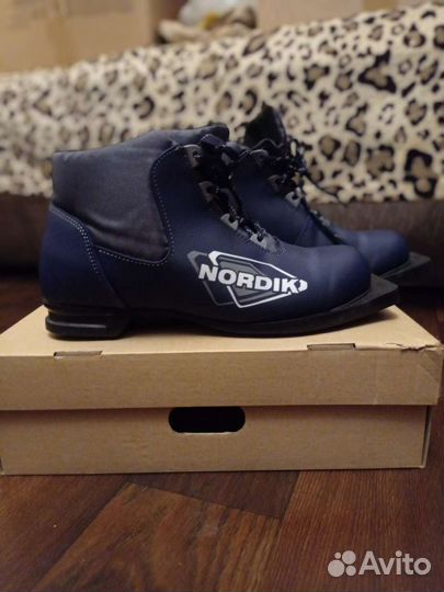 Лыжные ботинки (40р-р)