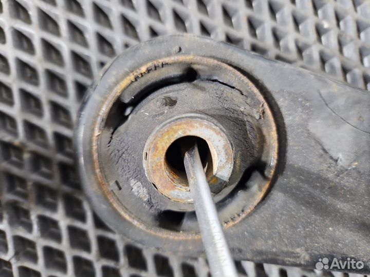 Рычаг правый Mitsubishi Outlander CW6W 6B31 2008