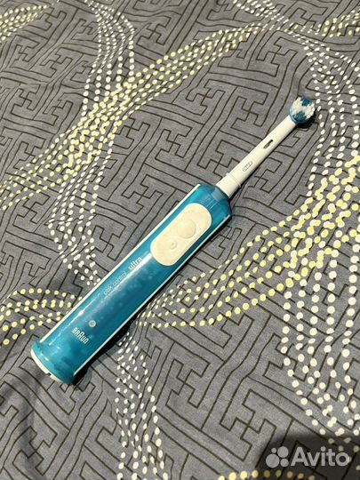 Электрическая зубная щетка braun oral b