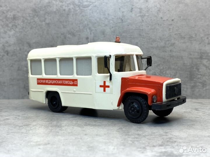 Коллекционная модель кавз-3270 скорая помощь 1:43