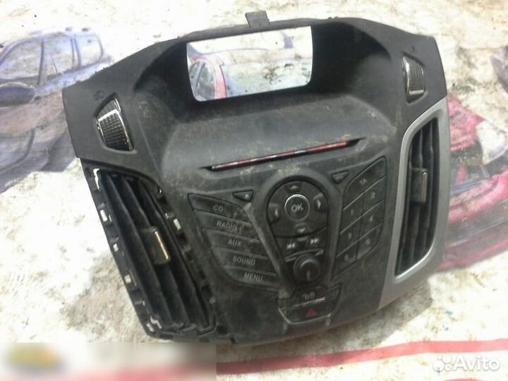 Рамка магнитолы Ford Focus III 2011