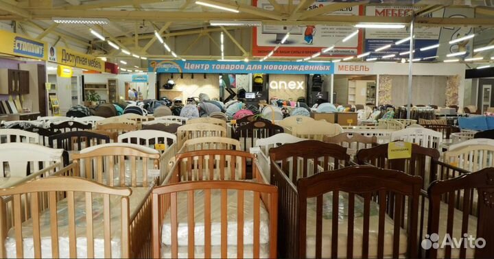 Детская кроватка с маятником