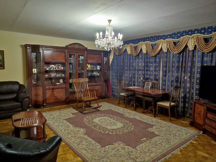 4-к. квартира, 140 м², 4/5 эт.