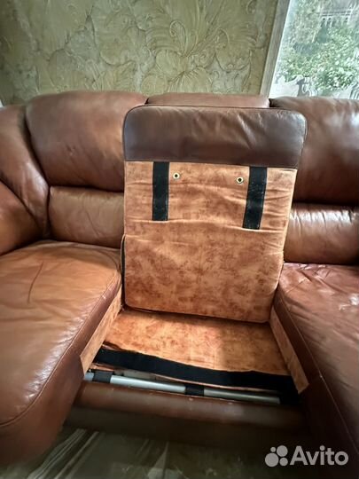 Кожаный диван