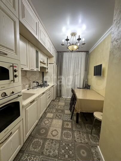 3-к. квартира, 80 м², 1/9 эт.