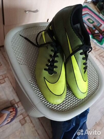 Футбольные бутсы nike