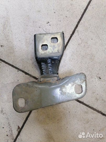 Петля багажника правая Opel Astra J GTC