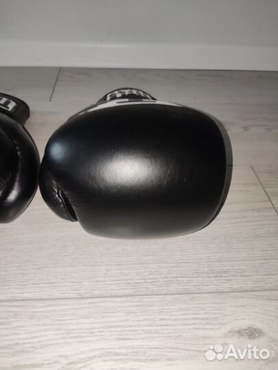 Боксерские перчатки title 16oz