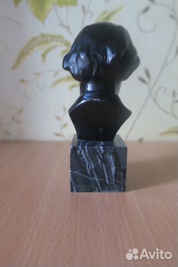 Касли Бюст Некрасова