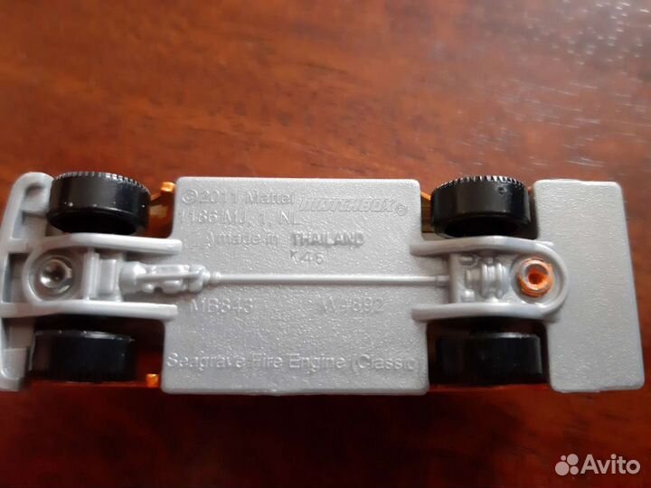 Модель автомобиля металл