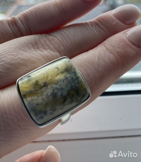 Кольцо серебряное с янтарем