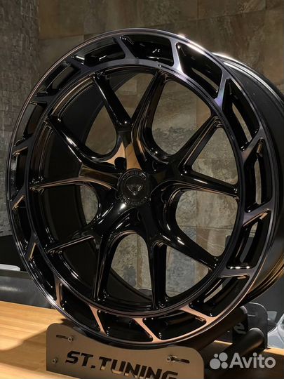 Новые литые диски R22 5x108 Vossen Design