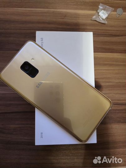 Samsung Galaxy A8 (2018), 4/32 ГБ