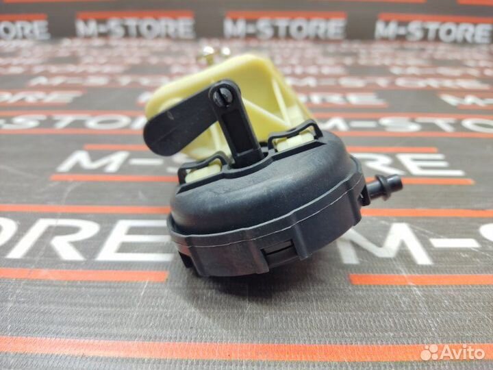 Механизм складывания подголовника задний правый