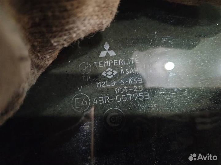 Стекло кузовное глухое левое Mitsubishi Pajero iO