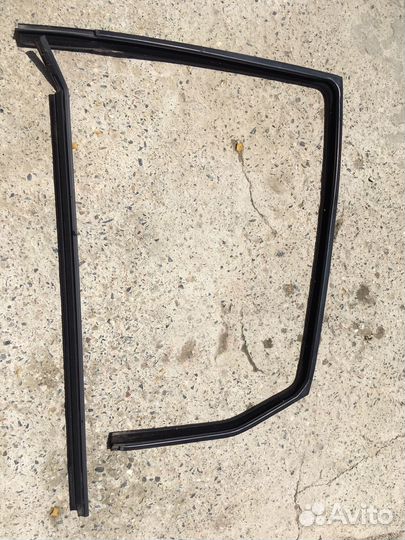 Бархотки задней левой двери Focus 1