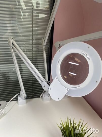 Бестеневая лампа-лупа на струбцине 9006Led