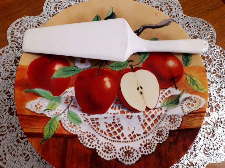 Тарелка большая с лопаткой